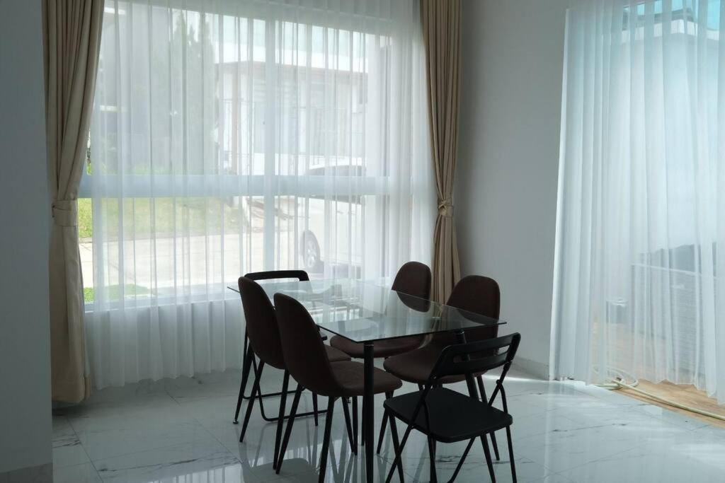 Villa 55 With Pool, Karaoke And Rooftop Bogor Eksteriør bilde